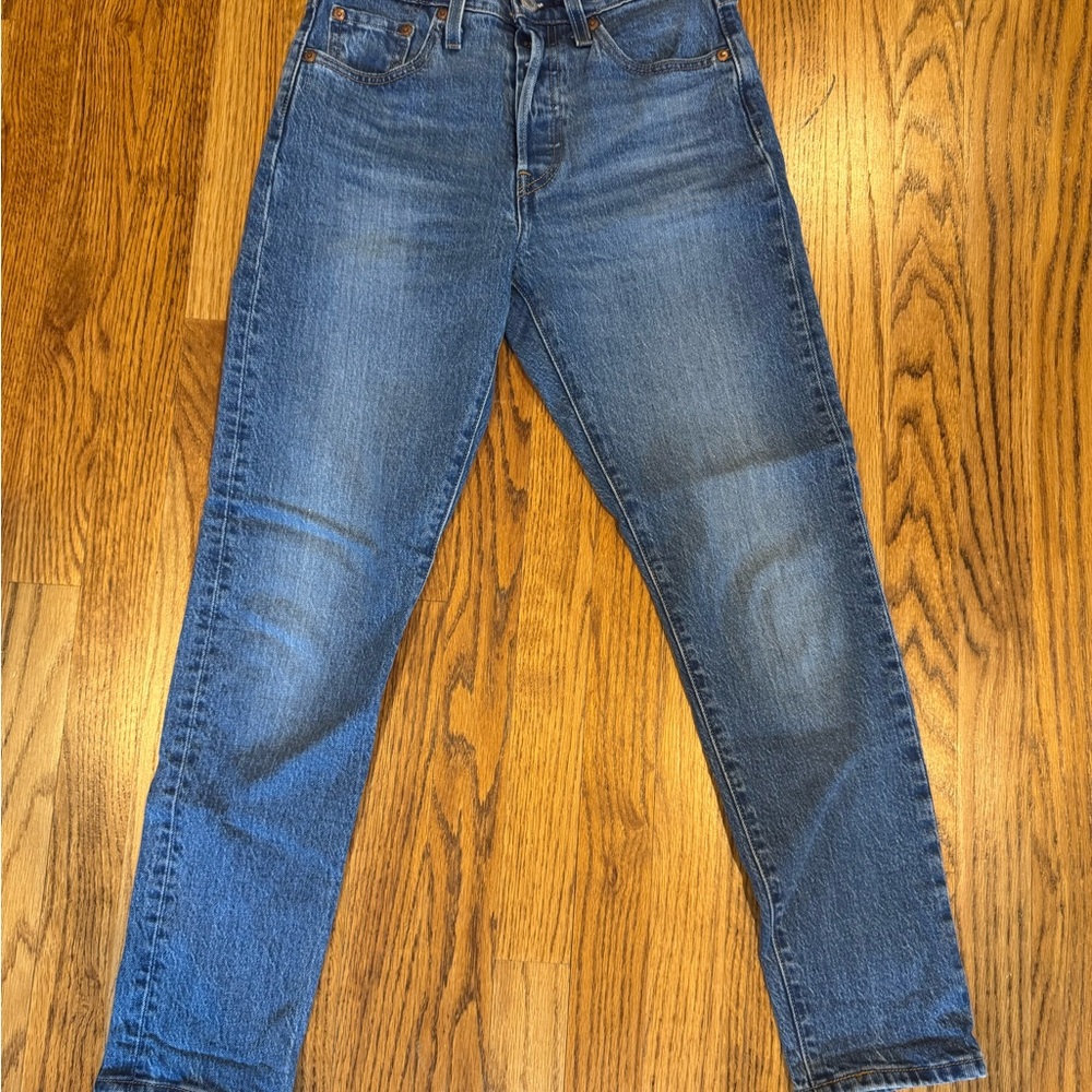 Levi's Blue Skinny Jeans with Classic Style